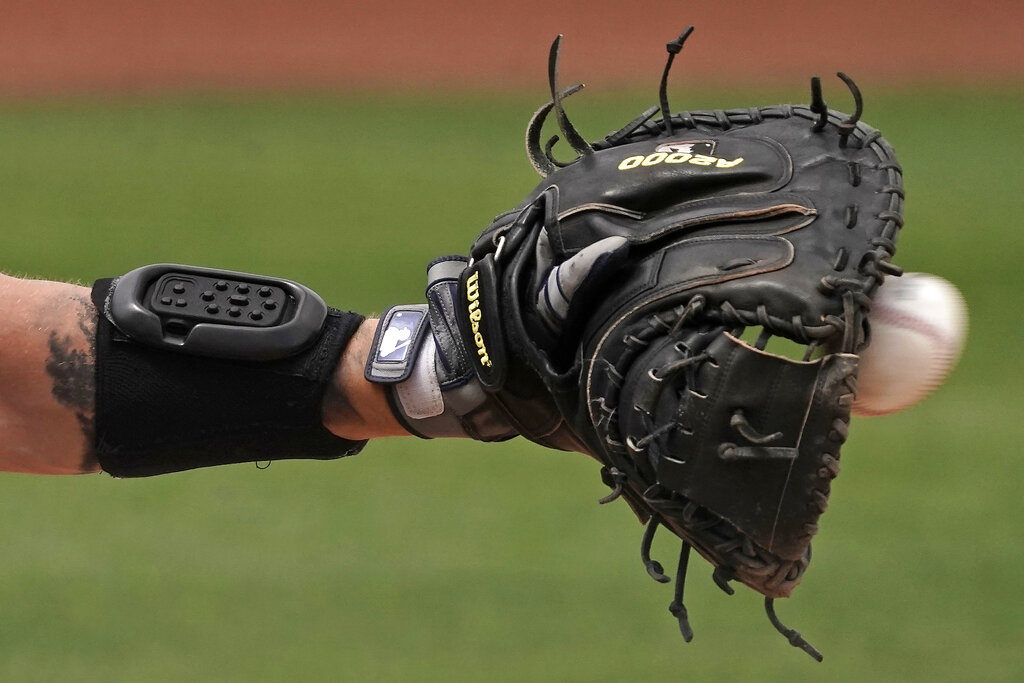 El lanzador venezolano Ángel Zerpa estuvo intraficable en su relevo, para ayudar a los Reales a barrer a los Orioles