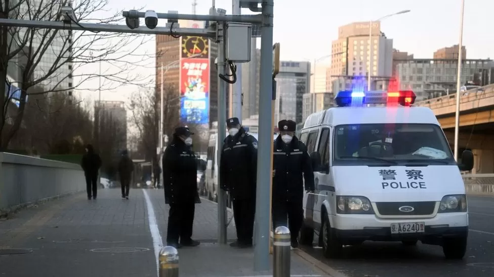 Manifestantes en China dicen que la policía los rastrea