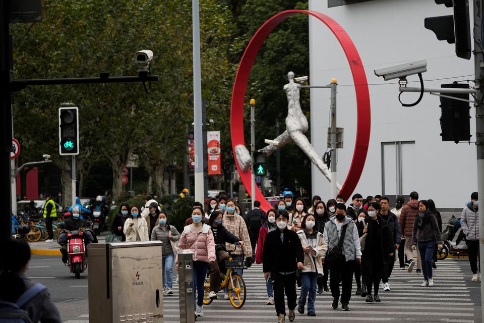 China empieza a desmantelar los controles «cero COVID», pero crece el temor al virus