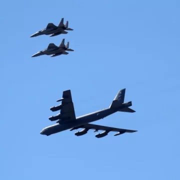 EE.UU. despliega bombarderos con capacidad nuclear en una demostración de fuerza contra Corea del Norte