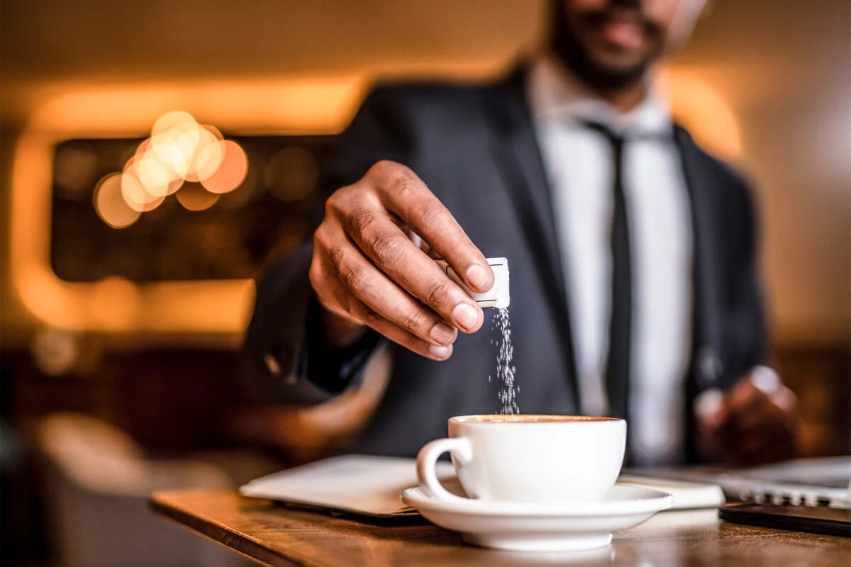 Beber dos o más tazas de café al día eleva riesgo de muerte entre personas con hipertensión grave