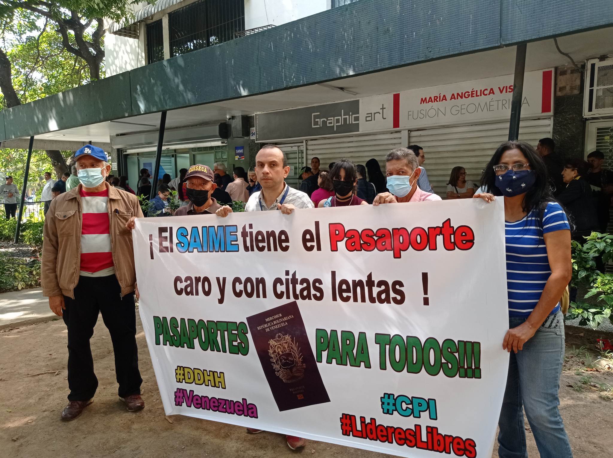 Protestan en el Saime de Las Mercedes denunciando que Venezuela tiene el pasaporte más caro del mundo