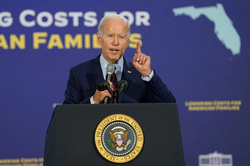 Cae la popularidad de Biden según la última encuesta