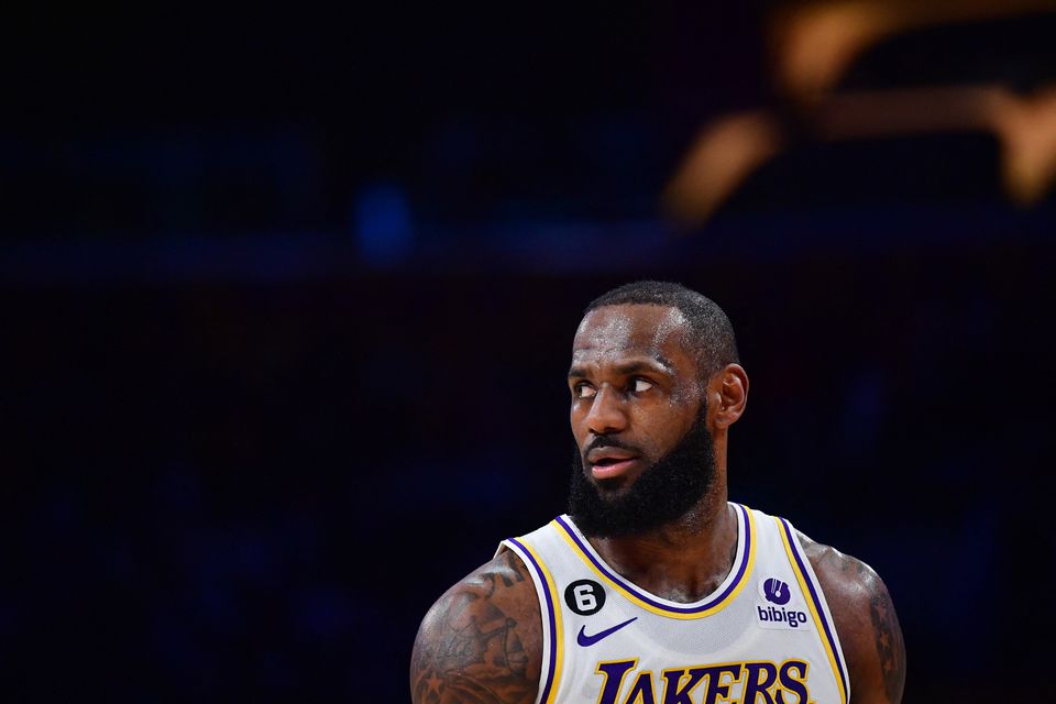 LeBron se convierte en el segundo jugador en sumar 38.000 puntos