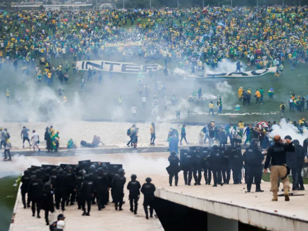 Presidente Lula destituye a 40 guardias y expresa su desconfianza en los militares de Brasil