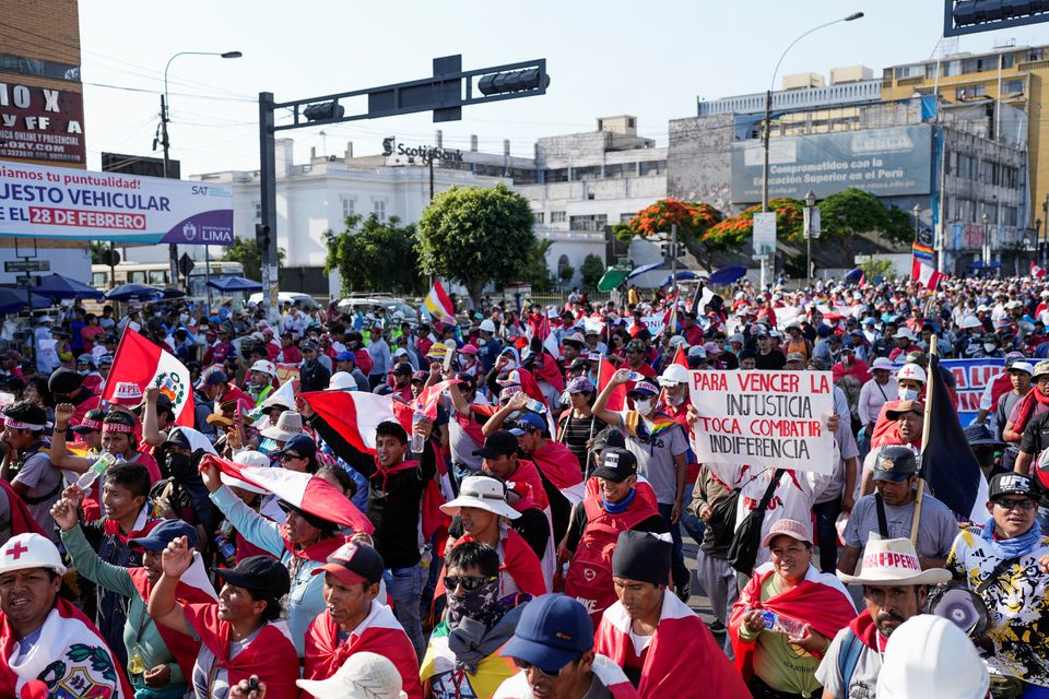 La presidenta de Perú pide una «tregua política» en medio de las protestas