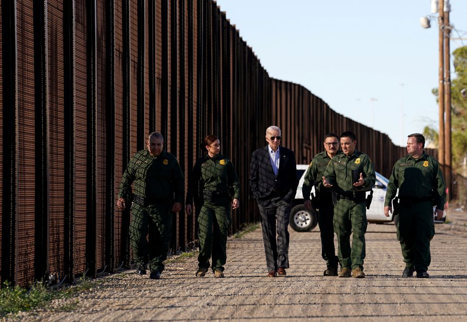 Biden visita la frontera entre EE.UU. y México en un momento en el que el tema de la inmigración está candente