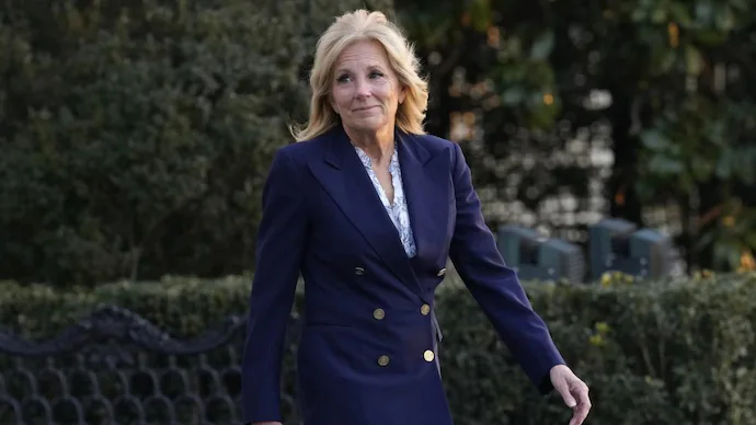 Extirpan dos lesiones cancerosas a la primera dama Jill Biden