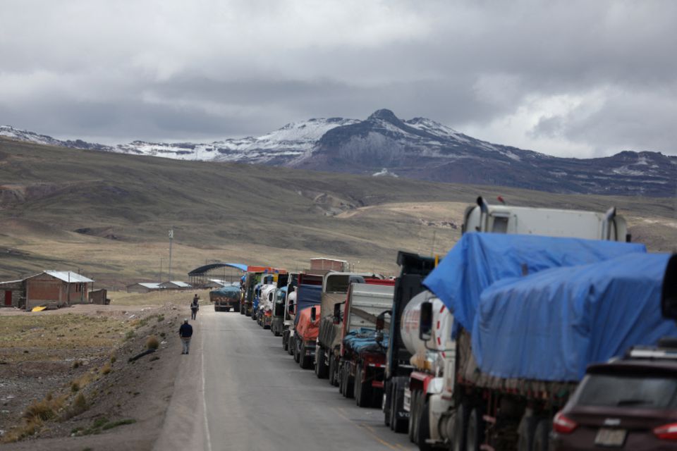 Inminente riesgo de paralización de minas en Perú por protestas