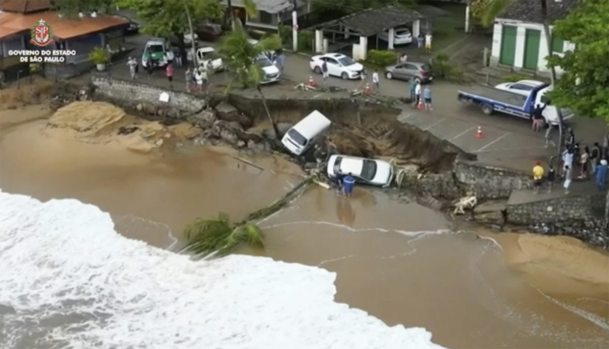 Lluvias torrenciales causan al menos 36 muertos en Brasil; ciudades inundadas cancelan las fiestas de Carnaval