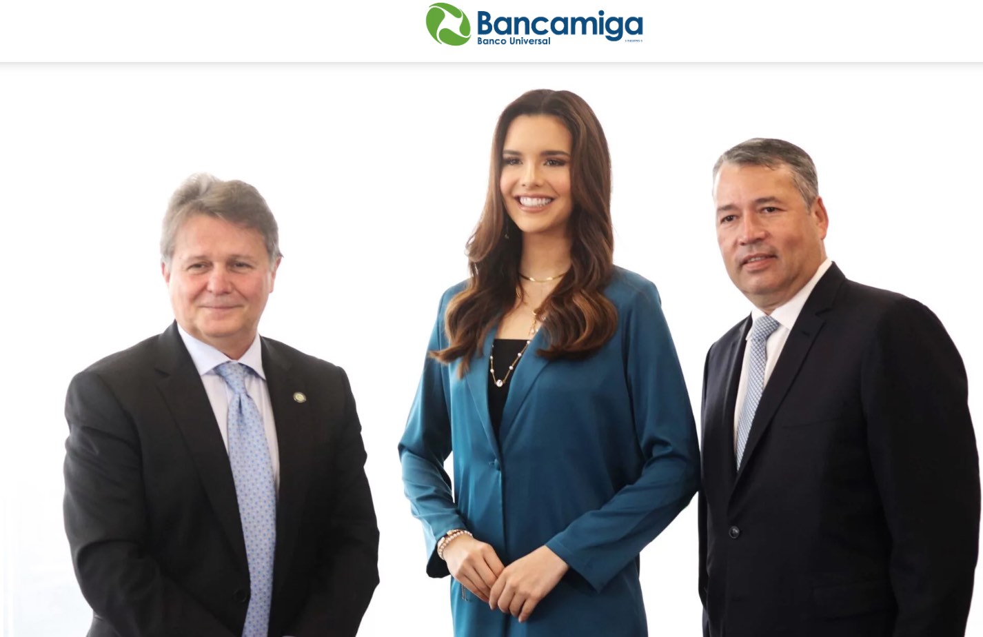 Carmelo De Grazia, presidente de la junta directiva de Bancamiga le da la bienvenida a Amanda Dudamel