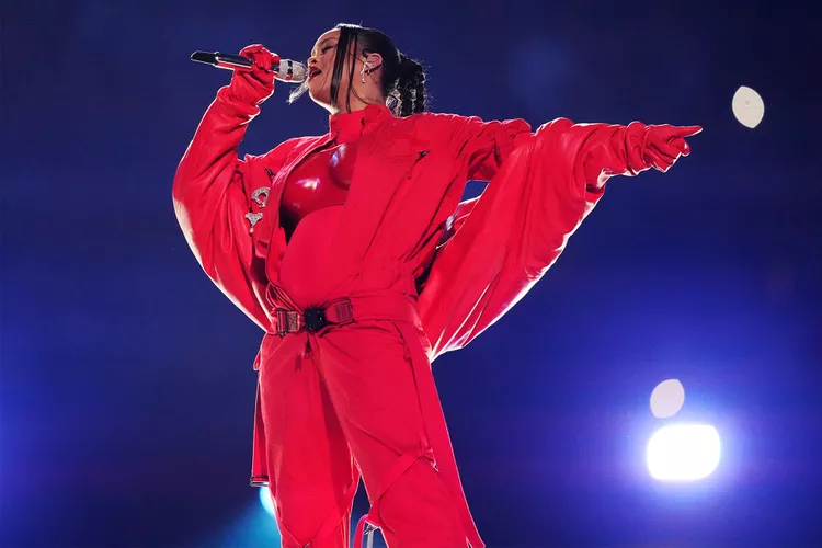 Rihanna deslumbró en el Super Bowl 2023