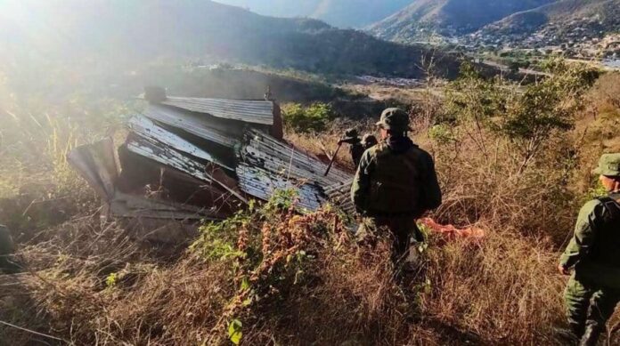 FANB desmantela 14 garitas delincuenciales en la Autopista Regional del Centro