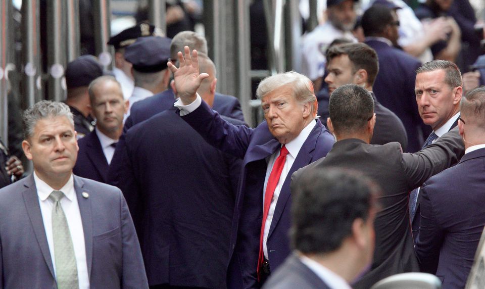 Trump llega a tribunal de Nueva York para enfrentarse a cargos criminales