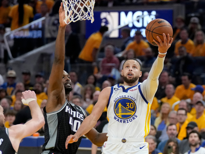 Warriors logran triunfo de último segundo ante Kings