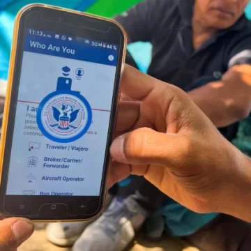 Aplicación para pedir asilo en EEUU, una “lotería” para migrantes en la frontera