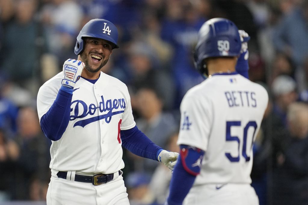 Dodgers someten a Padres, 7-5, en el primero de su serie divisional