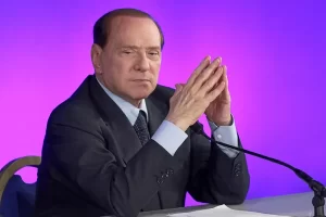 El magnate y fundador de Forza Italia, quien ocupó en tres ocasiones la jefatura de Gobierno italiano, falleció a causa de la leucemia que padecía desde hace tiempo.