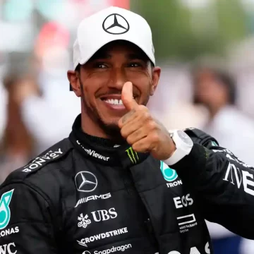 Lewis Hamilton elogia a Mercedes después de su actuación en el GP de España y deja entrever su permanencia