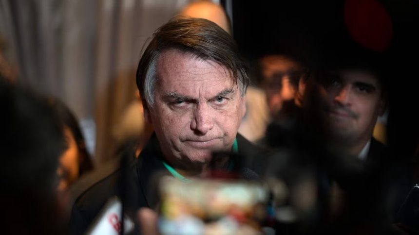 En Brasil inhabilitan a Bolsonaro por 8 años
