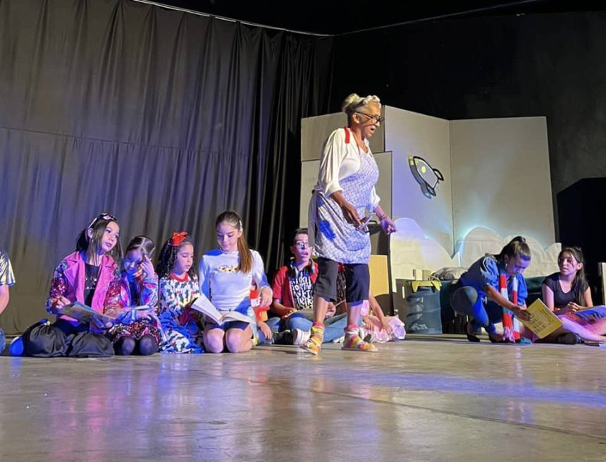 . Gracias al diseño de políticas públicas efectivas y oportunas al desarrollo de acciones contundentes, se impulsa a El Hatillo a través de la cultura, motivando a promotores y dramaturgos a seguir invirtiendo en la localidad.