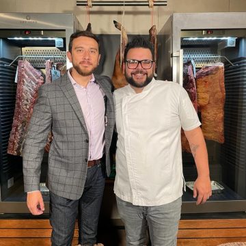 En la foto: Pablo Jiménez Gerente de Marketing y Luis Maldonado, Chef de Restaurante Tributo.
