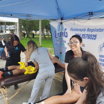 Ofrecen masajes de recuperación muscular a corredores del XXVIII Medio Maratón de Tijuana