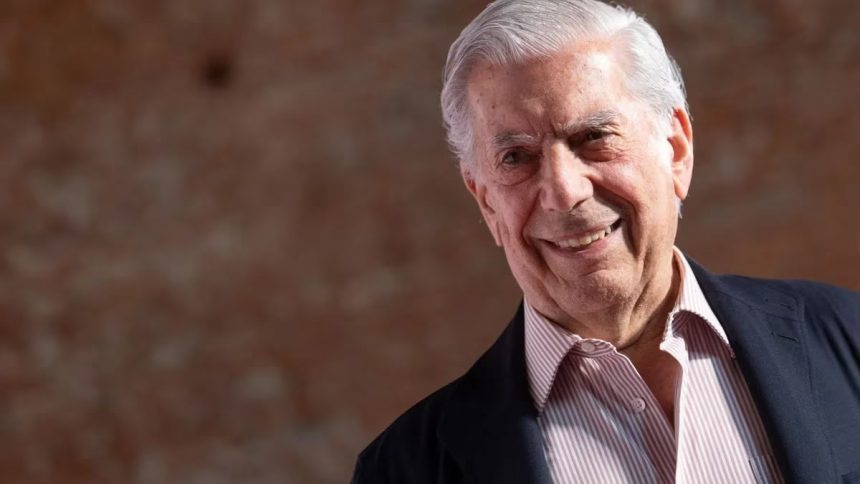 Mario Vargas Llosa hospitalizado con COVID