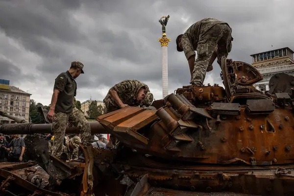 La guerra en Ucrania continúa, con los rusos tratando de avanzar en el este del país