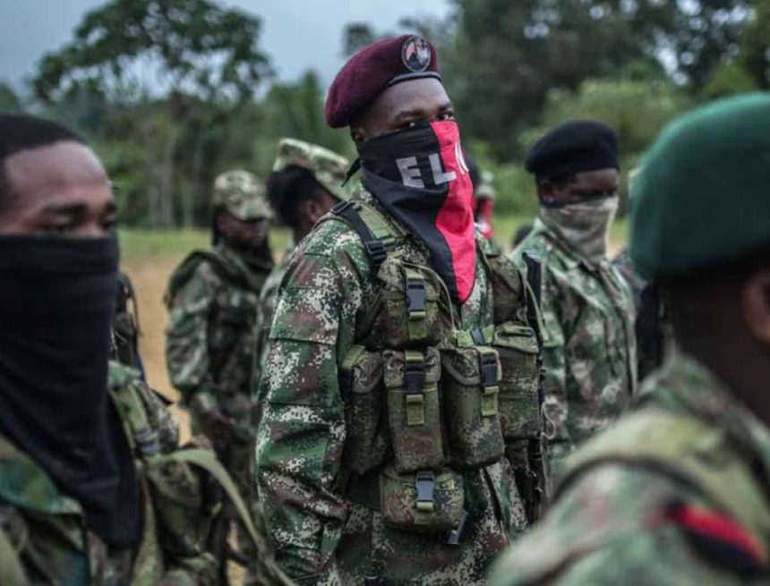 El cese al fuego más esperado de la Paz Total entra en vigor Después de ocho meses de conversaciones entre la guerrilla del ELN y el Gobierno de Gustavo Petro, se inicia finalmente un inédito cese bilateral al fuego