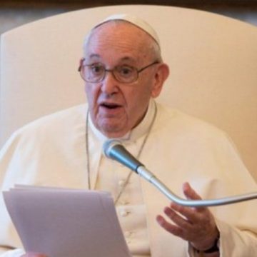 El papa pide «no permanecer indiferente» tras naufragio en el Mediterráno