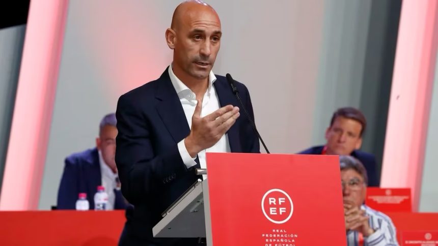 Luis Rubiales renuncia a Presidencia de la Federación Española de Fútbol