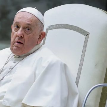 El Papa sigue con problemas para respirar