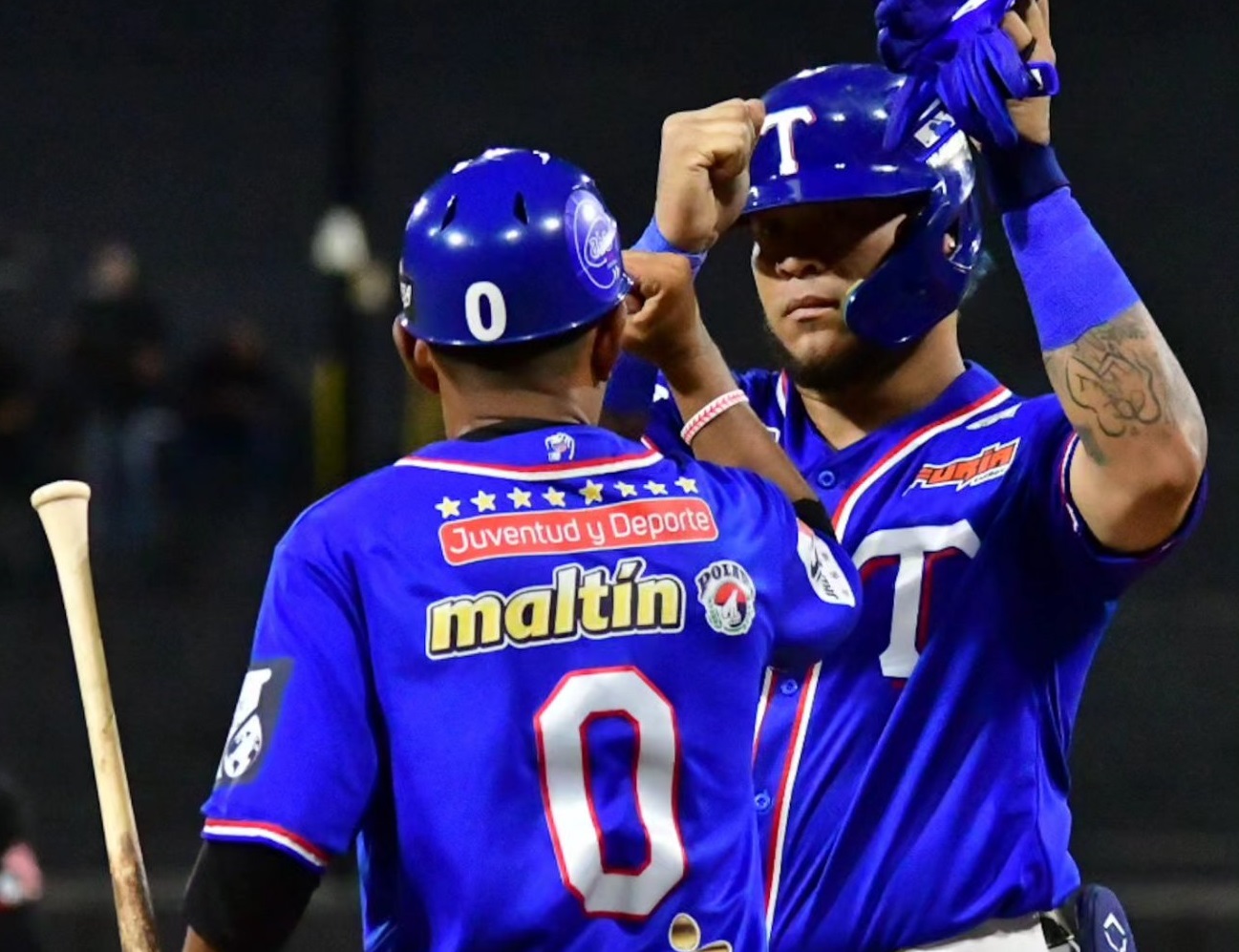 Tiburones someten a Caribes, 7-2, en el Estadio Universitario de Caracas