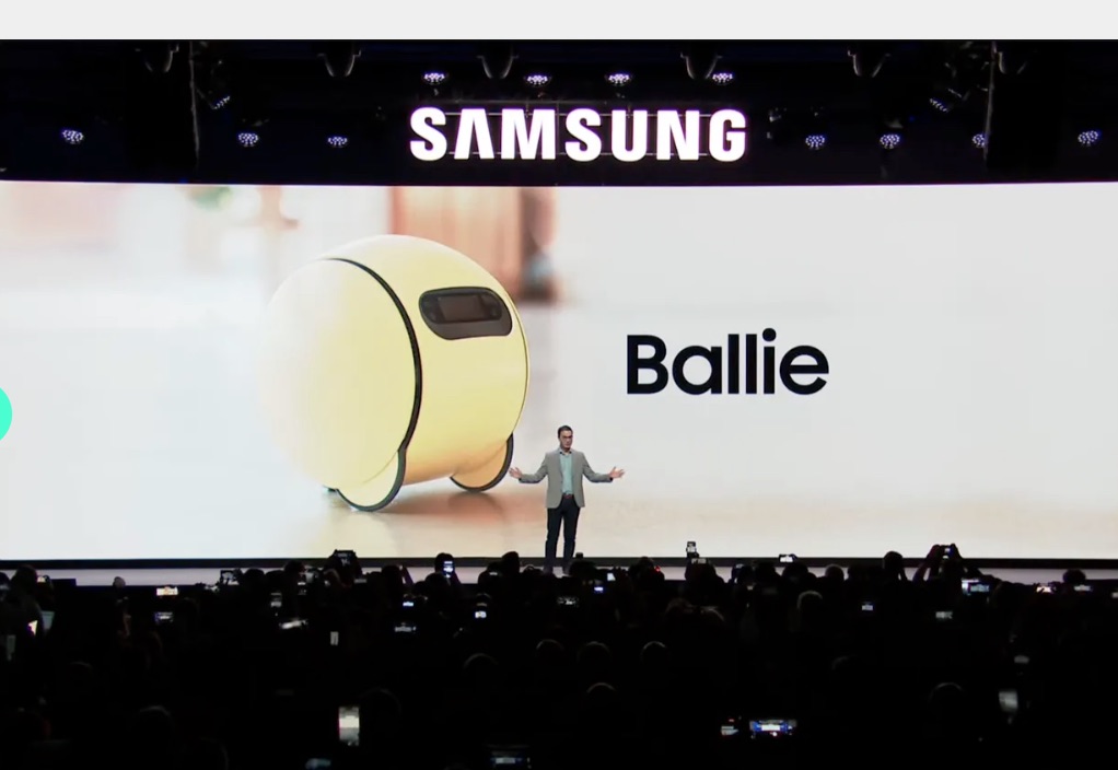 El Robot Proyector Ballie de Samsung Regresa en CES 2024: Proyecta, Asiste y Sorprende»