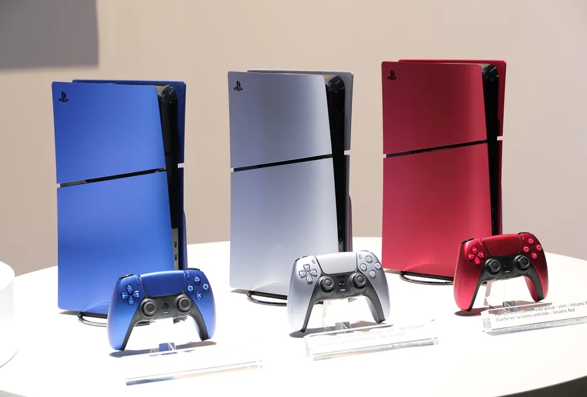 Nuevos Colores del PS5 Slim en CES 2024: Azul, Plateado y Rojo