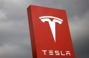 El tan esperado Cybertruck de Tesla finalmente ha sido lanzado. Sin embargo, la compañía enfrenta desafíos complejos que incluyen márgenes decrecientes, ventas en declive y una creciente competencia tanto en Estados Unidos como en el extranjero.