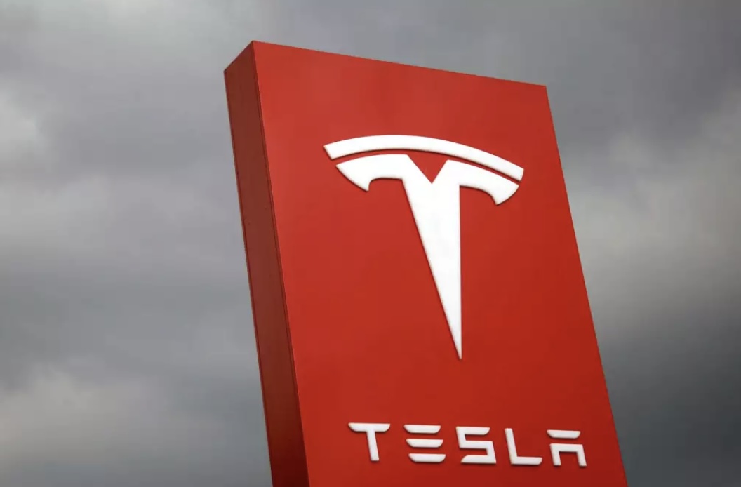 Tesla advierte de desaceleración en el crecimiento de ventas antes del lanzamiento de próxima generación en 2025