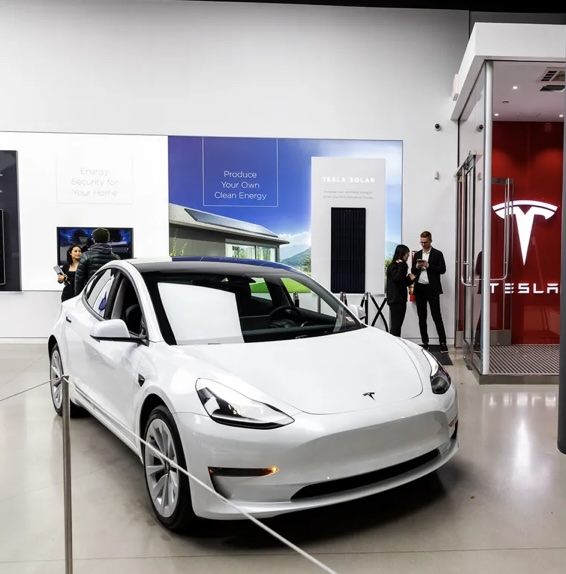 Tesla Reporta Incremento en Ingresos, Pero Enfrenta Desafíos en 2024