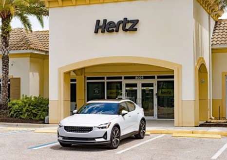 Hertz detiene compra de autos eléctricos de Polestar