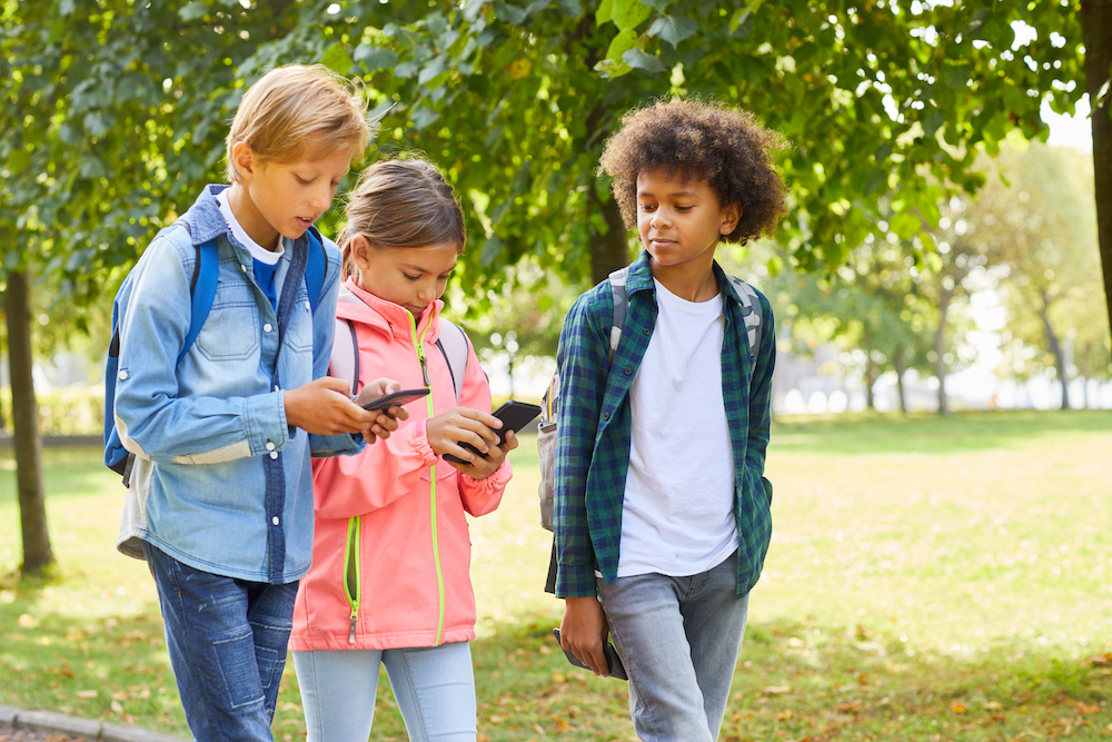 ¡Cuidado! Tus hijos están siendo vigilados por sus propios teléfonos