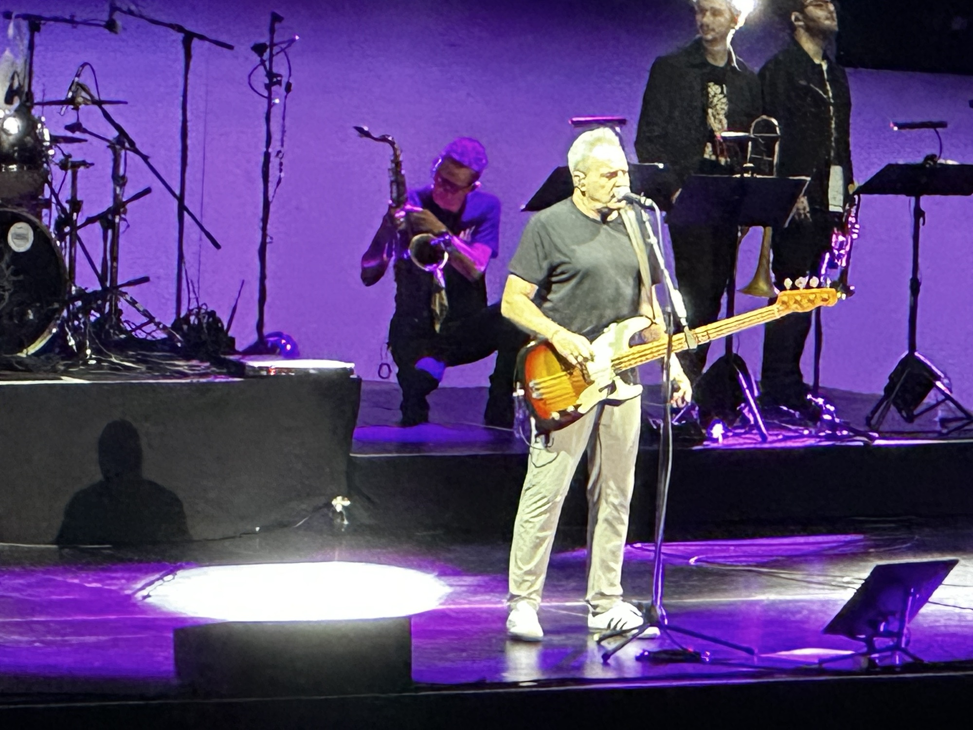 Hombres G celebra 40 años de trayectoria artística con un concierto épico en Houston, Texas