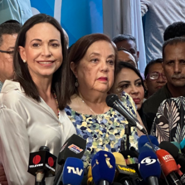 Maria Corina Machado mantiene a Corina Yoris como candidata