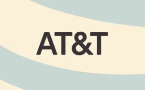 AT&T ha reconocido una violación de datos que afecta a millones de clientes, donde información sensible como nombres, direcciones y números de seguridad social se vio comprometida. La compañía ha tomado medidas inmediatas para salvaguardar la seguridad de los clientes, restableciendo los códigos de acceso afectados.