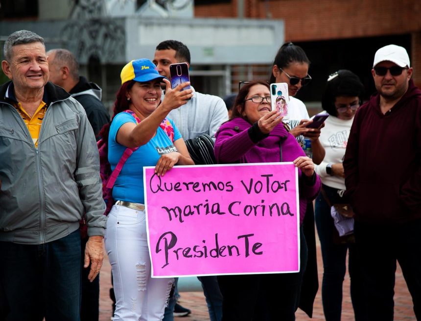 María Corina Machado afirma que Maduro «no puede» escoger al candidato de la oposición para las elecciones
