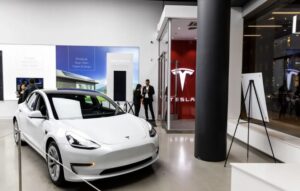 El supuesto 'Modelo 2' de Tesla, que se estimaba tendría un costo de alrededor de $25,000, parece haber sido desechado. Elon Musk ahora dirige su atención hacia una nueva plataforma de robotaxis.