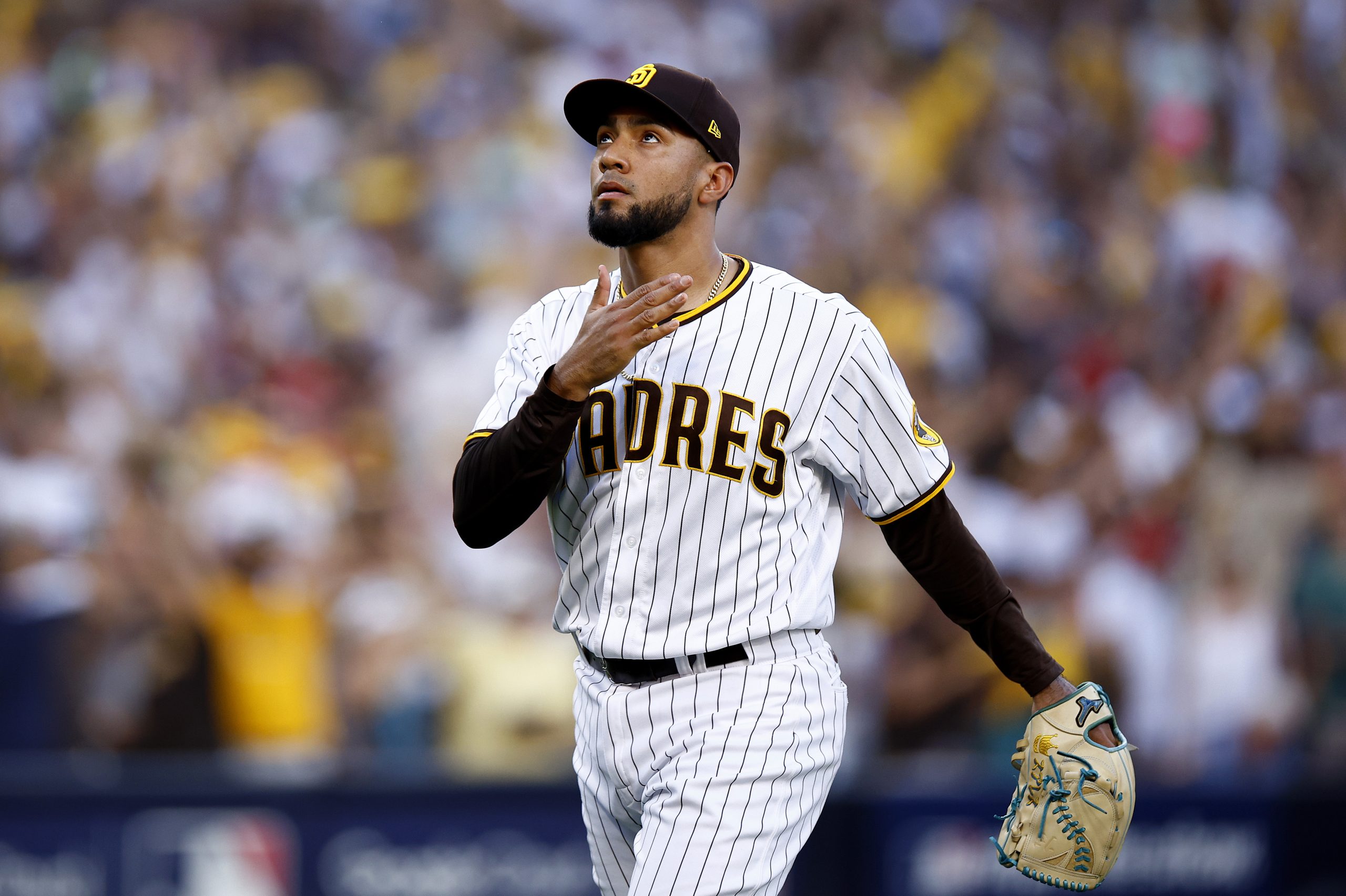 Padres toman la delantera en su serie divisional, al batir a los Dodgers, 6-5, con gran relevo cerrador del venezolano Robert Suárez