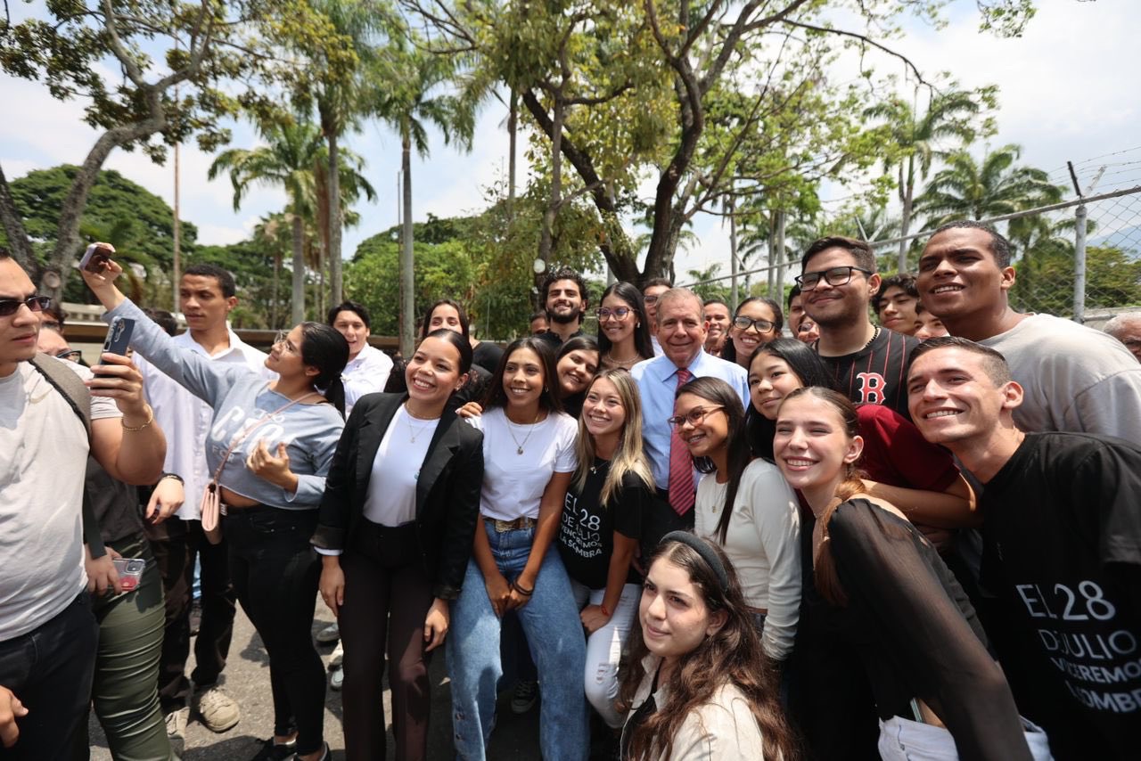 Edmundo González visita la UCV