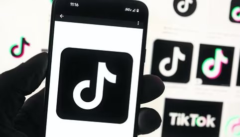 Tik Tok suspende campañas políticas en varios países