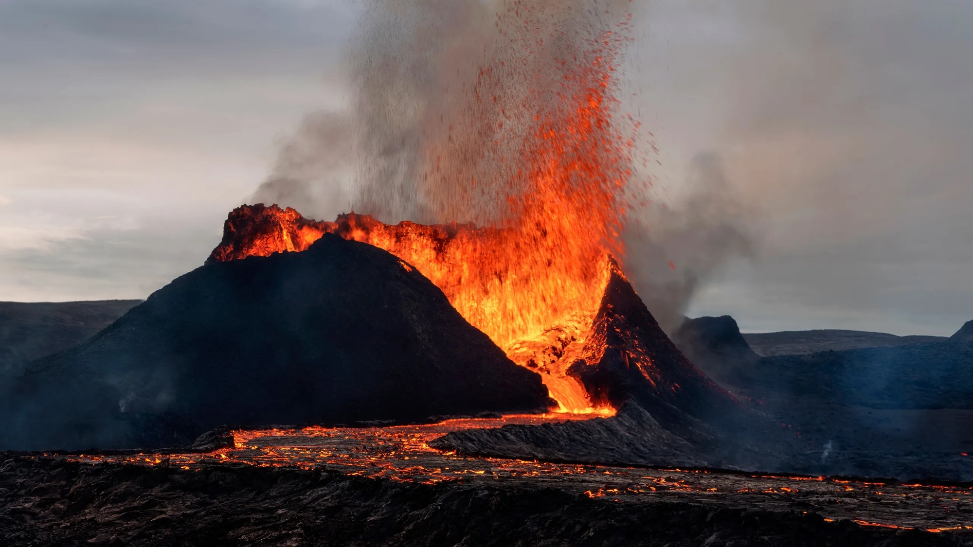 ERUPCIÓN VOLCÁNICA EN LA PENÍNSULA DE REYKJANES, ISLANDIA